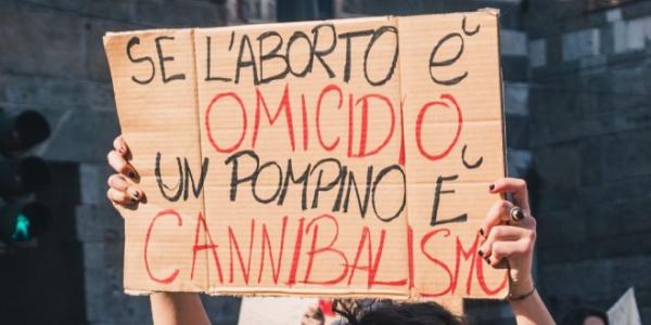 Manifestación en Italia contra las medidas del aborto de Meloni
