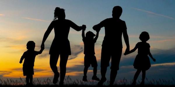 Las familias saludan la prestación por crianza y la ampliación del permiso de paternidad y maternidad 