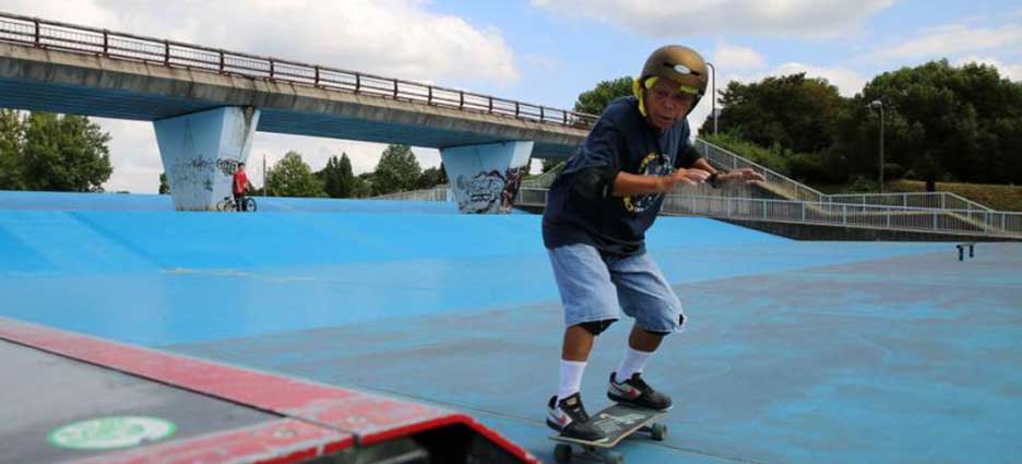 Yoshio Kinoshita es un skater japonés de 81 años / Peninsular Digital