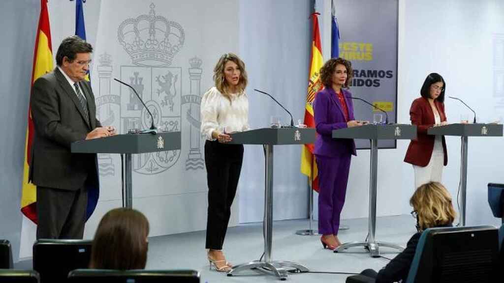 Los ministros comparecen tras el Consejo de Ministros / El Español   