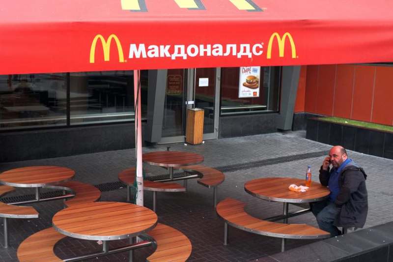 McDonald's cierra 850 locales por toda Rusia. El gobierno de Vladimir Putin nacionalizará la empresa más famosa de fast food junto a otras 60 / Cadena Política