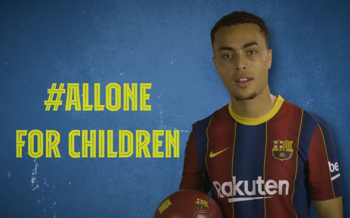 El jugador del Barça, Serginho Dest, protagonizó una campaña el Día Mundial de la Infancia / Fundació Barça