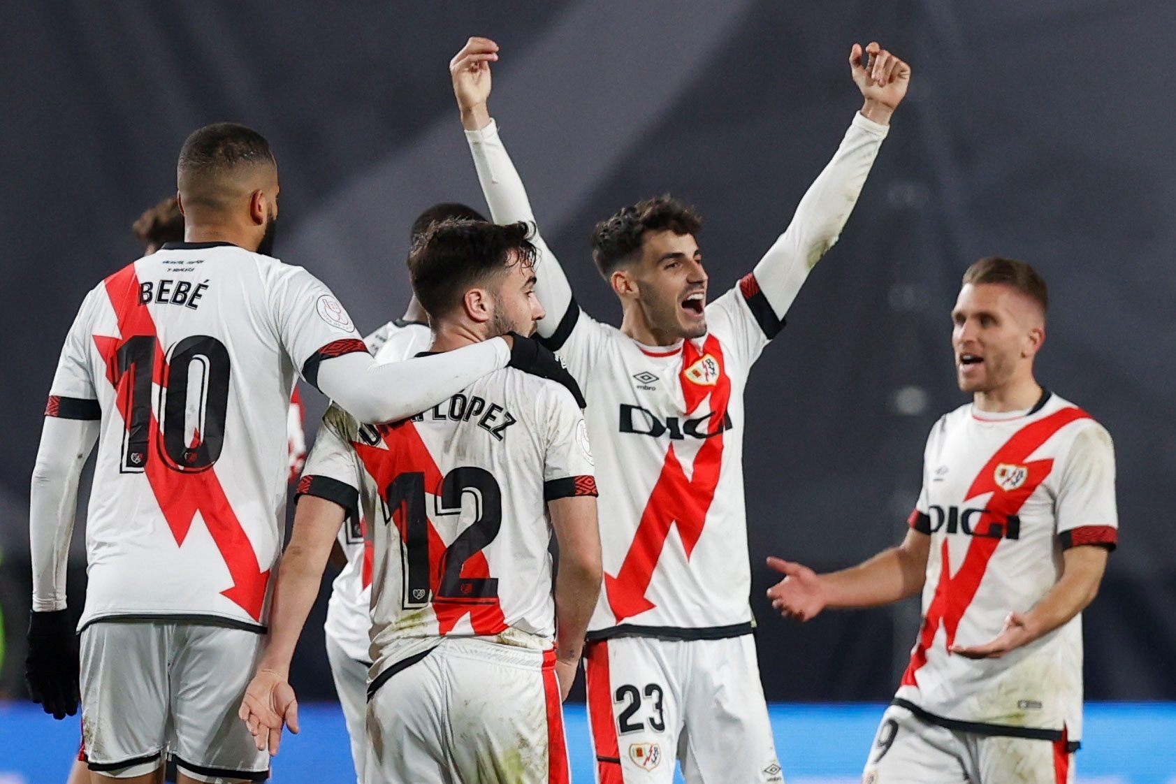 El Rayo Vallecano celebra su pase a semifinales de Copa del Rey por segunda vez en su historia / EFE