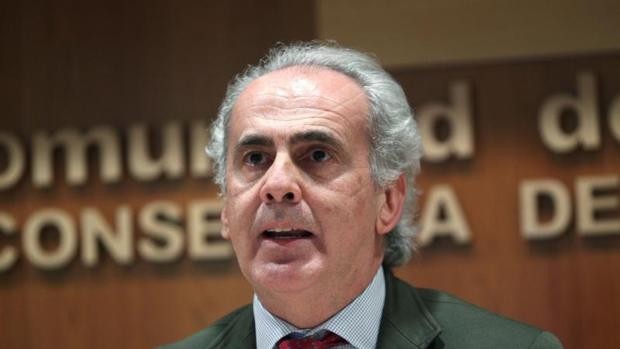 Enrique Ruiz Escudero ha confirmado que la vacunación en jóvenes comenzará la semana que viene / El Periódico 