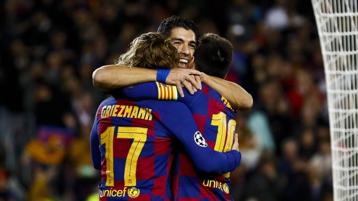 Los delanteros del Fútbol Club Barcelona celebran un gol / Diario AS