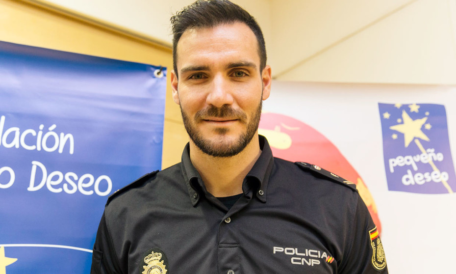 El olímpico español Saúl Craviotto reingresa en la Policía / Hola
