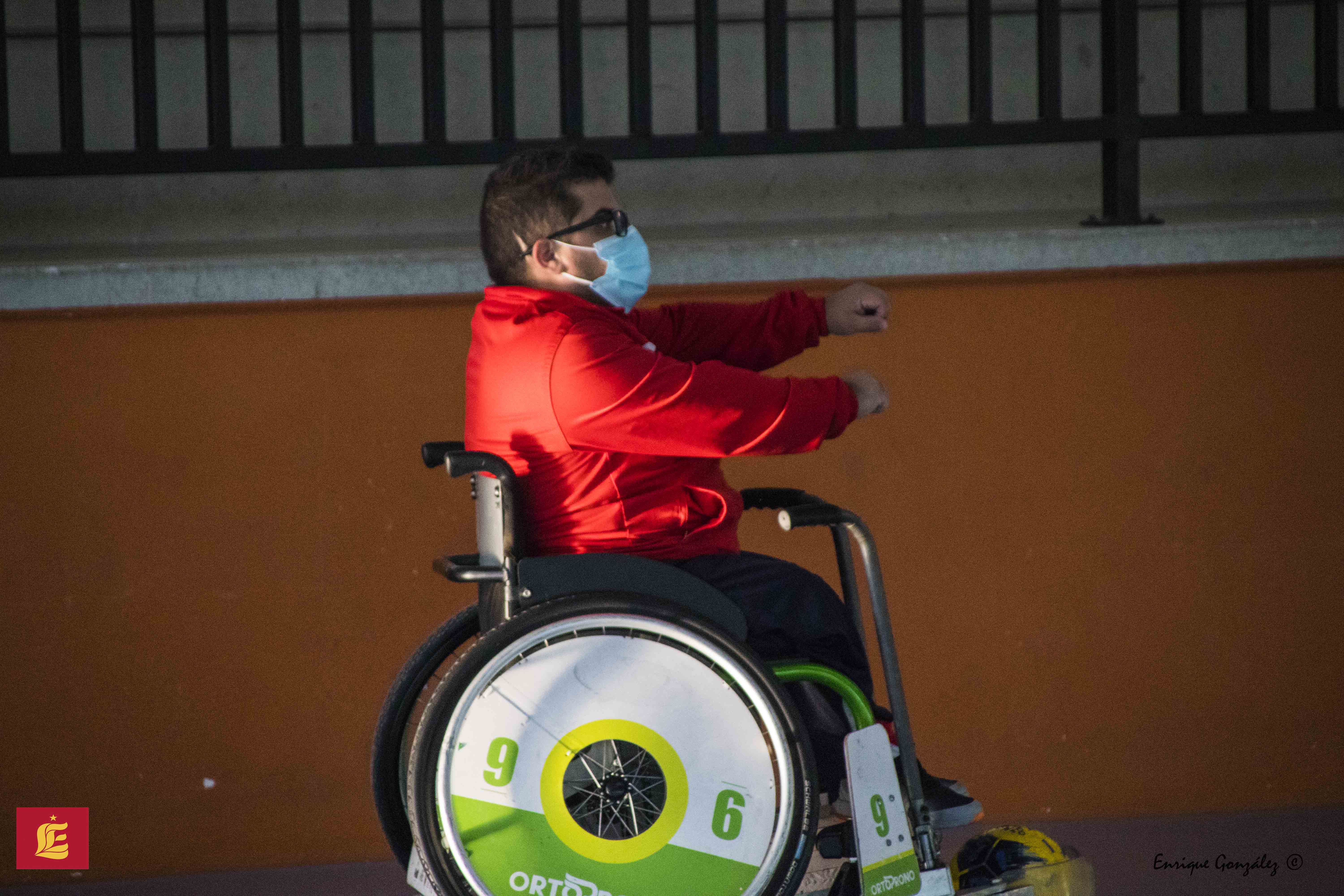 Los estiramientos son muy importantes antes de hacer deporte / Enrique González 