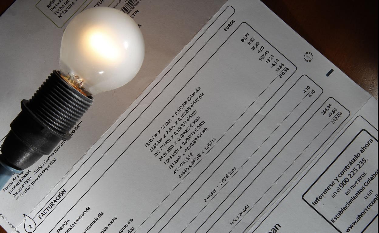 El Gobierno continúa proponiendo medidas para estabilizar la factura de la luz / El Comercio