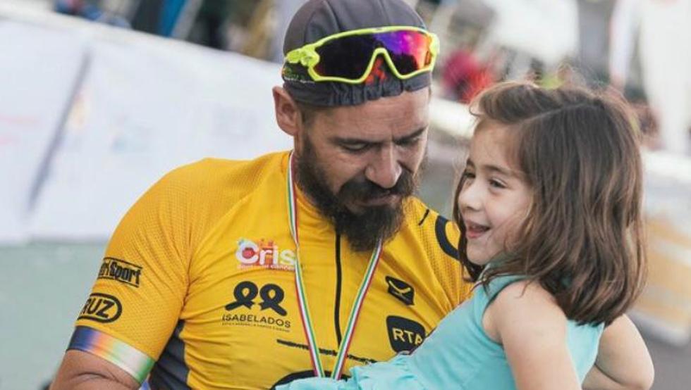 Dani Guerrero acompañado de su hija Isa / Mundo Deportivo