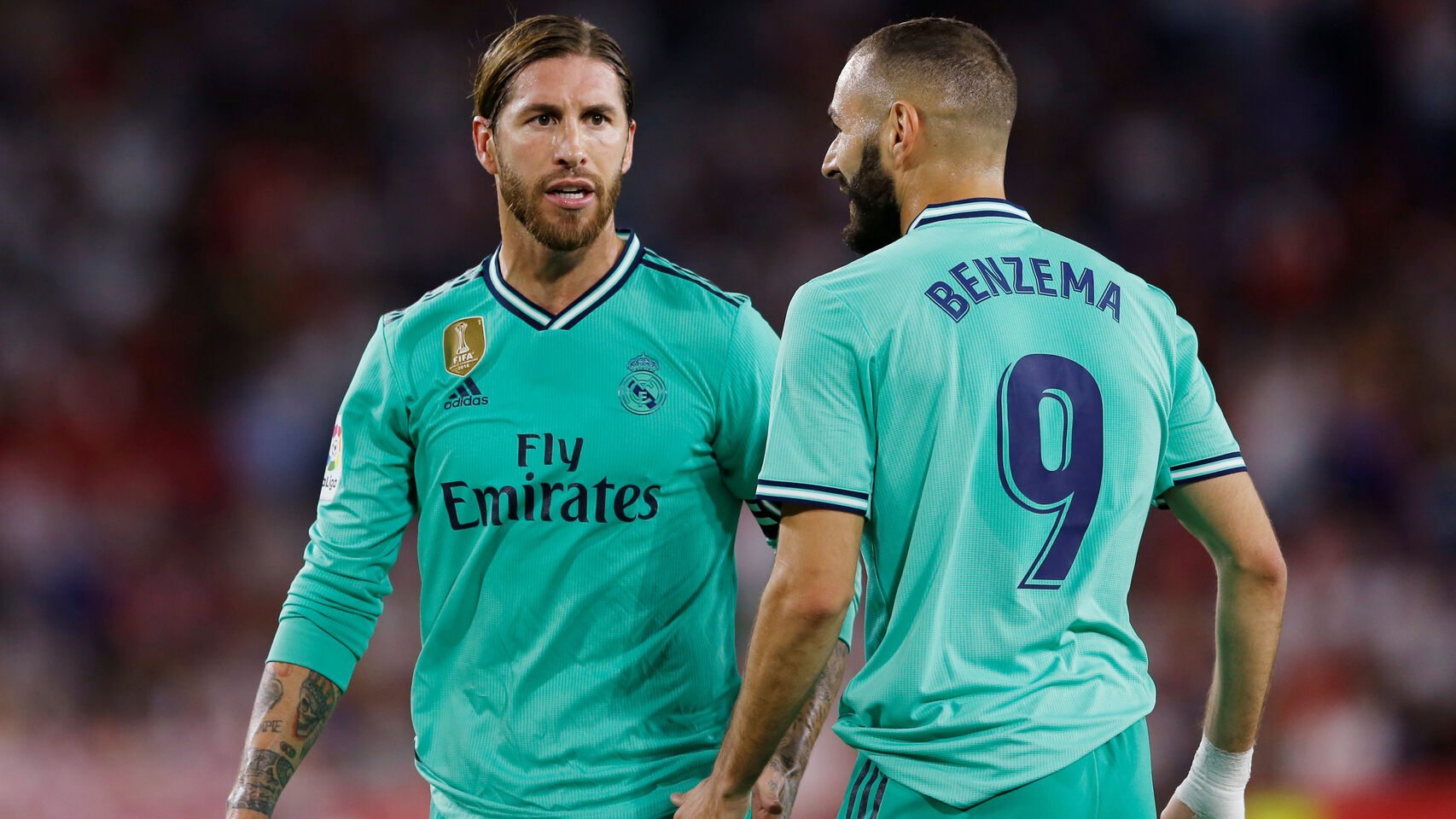 Ramos y Benzema llevan la camiseta verde que está hecha con materiales reciclados / El Español