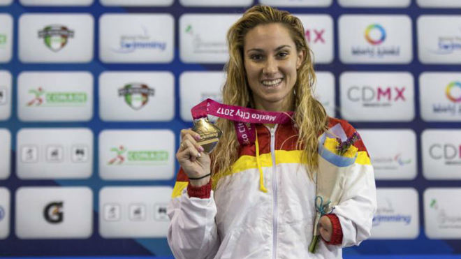 Sarai Gascón muestra orgullosa su oro / MARCA