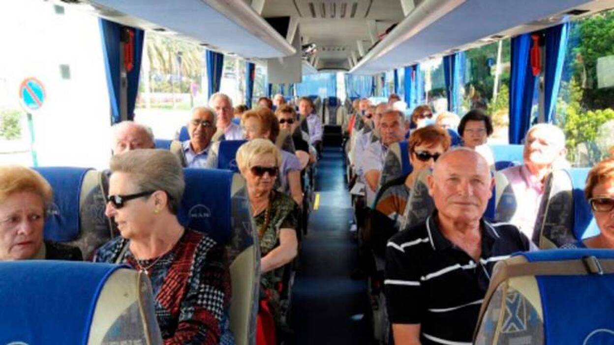 Personas mayores en autobús durante un viaje de IMSERSO / Canarias7