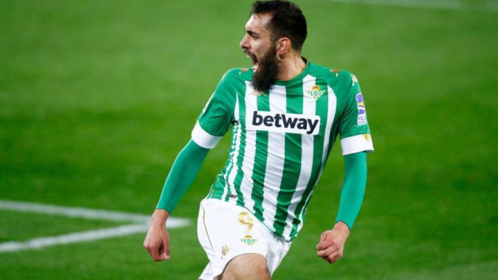 El jugador del Real Betis, Borja Iglesias, celebra un gol / AS