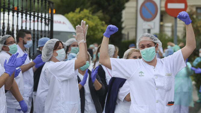 Los sanitarios han pasado de los aplausos de las ocho al hastío / Málaga Hoy