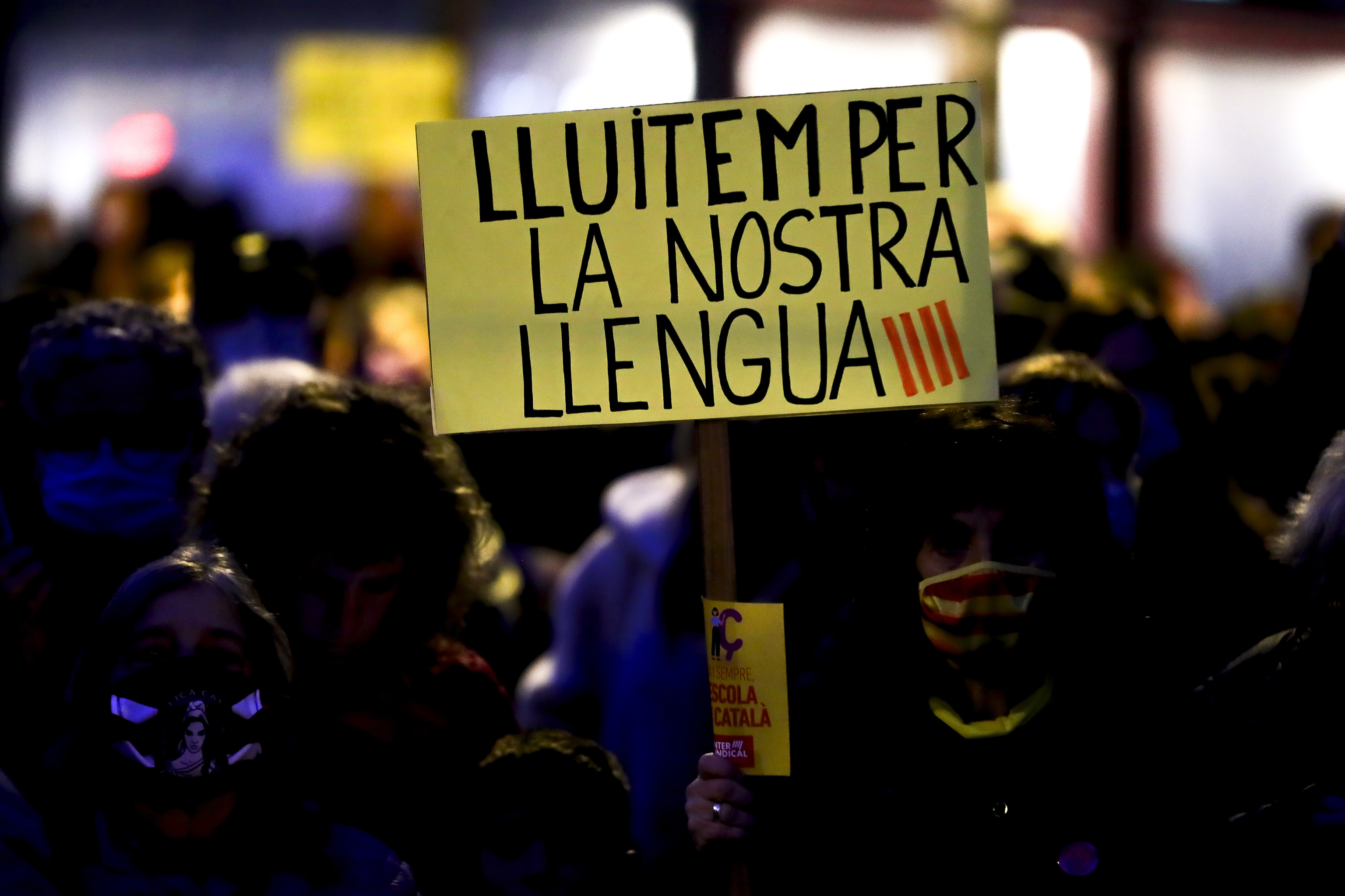 El pueblo catalán puede luchar por su lengua sin menos preciar el español / El Mundo 