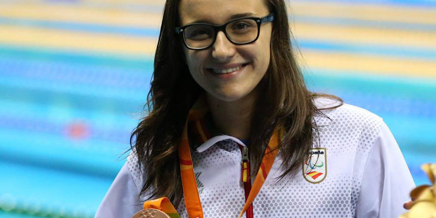 María Delgado enseña la medalla de bronce / Stadium Casablanca