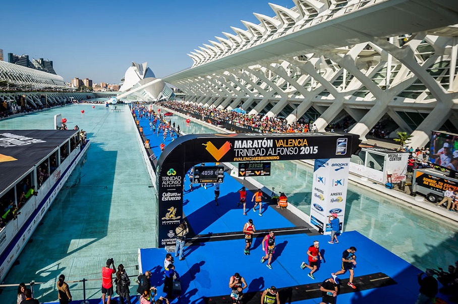 Línea de meta de la Maratón de Valencia Trinidad Alfonso 2015 / Valencia Bonita