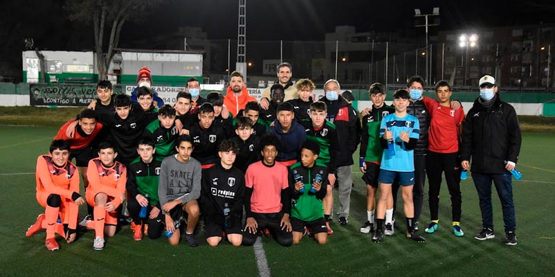 Foto de grupo de la actividad de fútbol en Villaverde Sport4All / Enrique Almagro