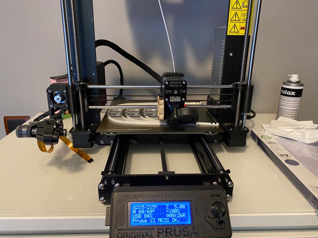 Impresora 3D trabajando