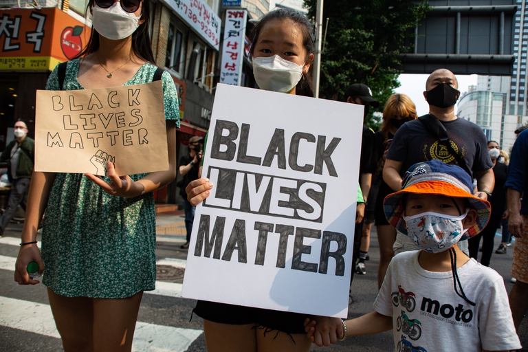 Cientos de personas protestaron en Tokio y Seúl contra el racismo (EFE/EPA/JEON HEON-KYUN)