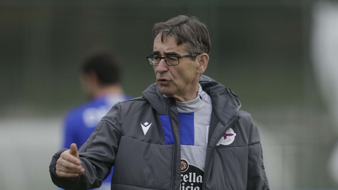 Fernando Vázquez durante un entrenamiento / La Voz de Galicia