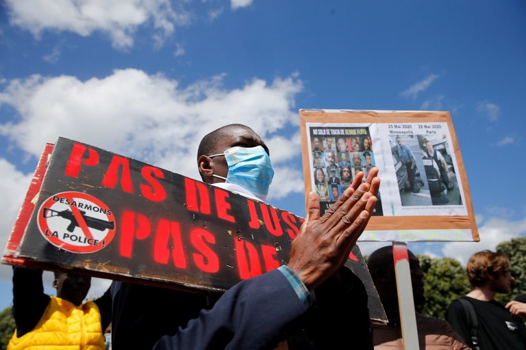 Manifestantes en Lille, Francia (REUTERS/Pascal Rossignol)