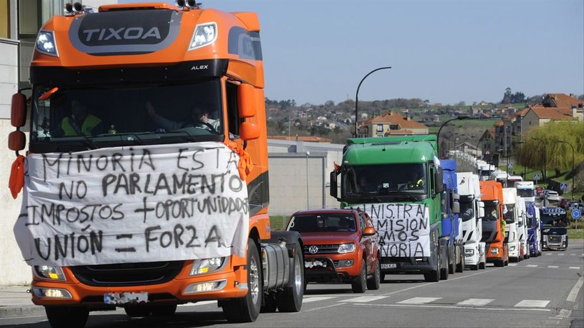 Los transportistas son uno de los sectores más ahogados por el Gobierno / El Periódico