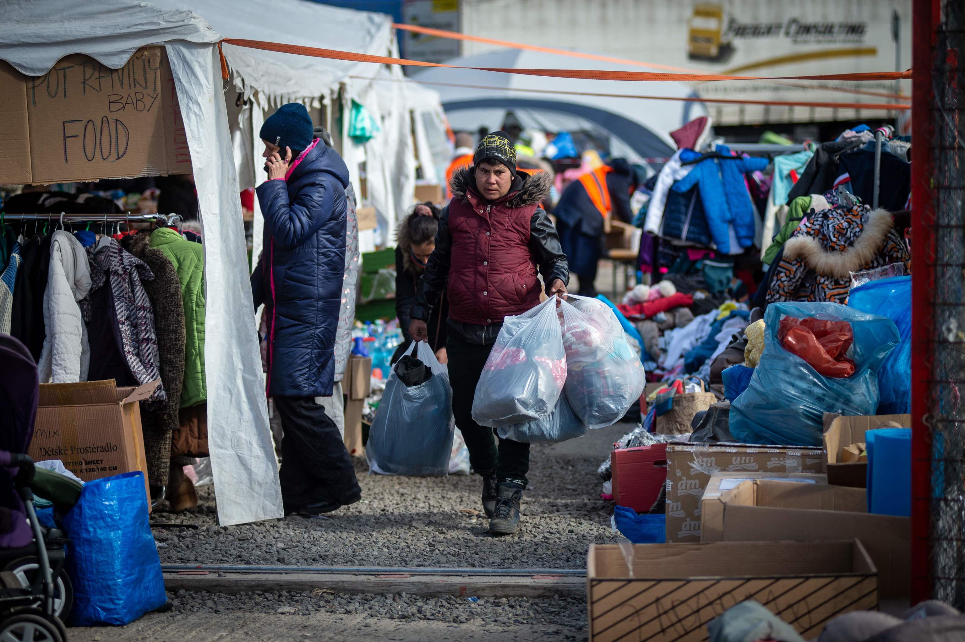 Las donaciones económicas son más seguras de cara al conflicto de Ucrania / El Mundo