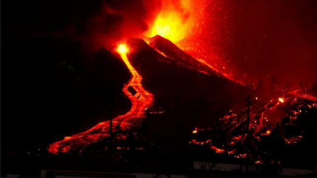 La actividad del volcán de La Palma comenzó a registrarse hace 1 mes / BBC