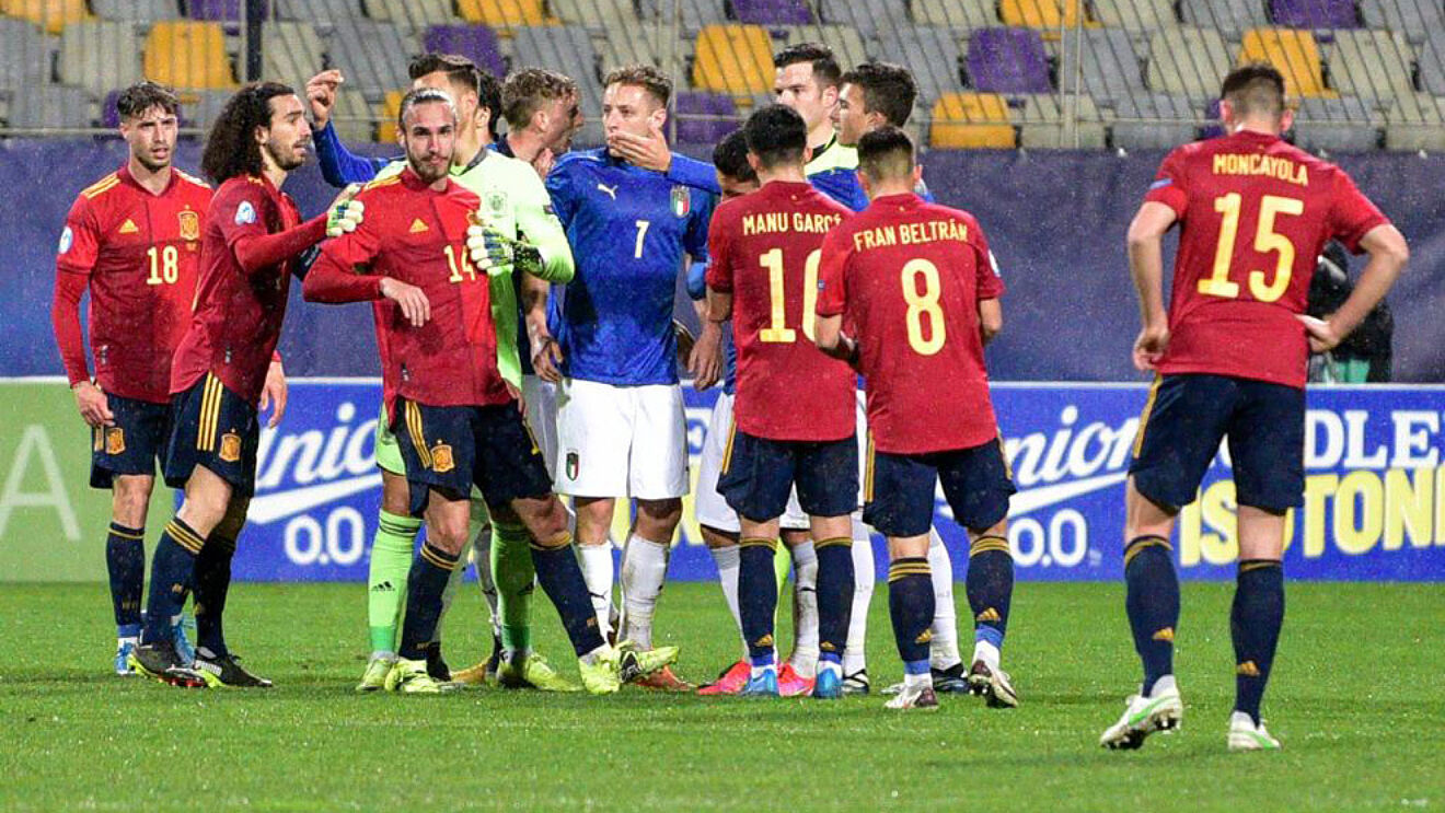 La selección española sub - 21 debe de ganar a República Checa para llegar a la fase final / MARCA