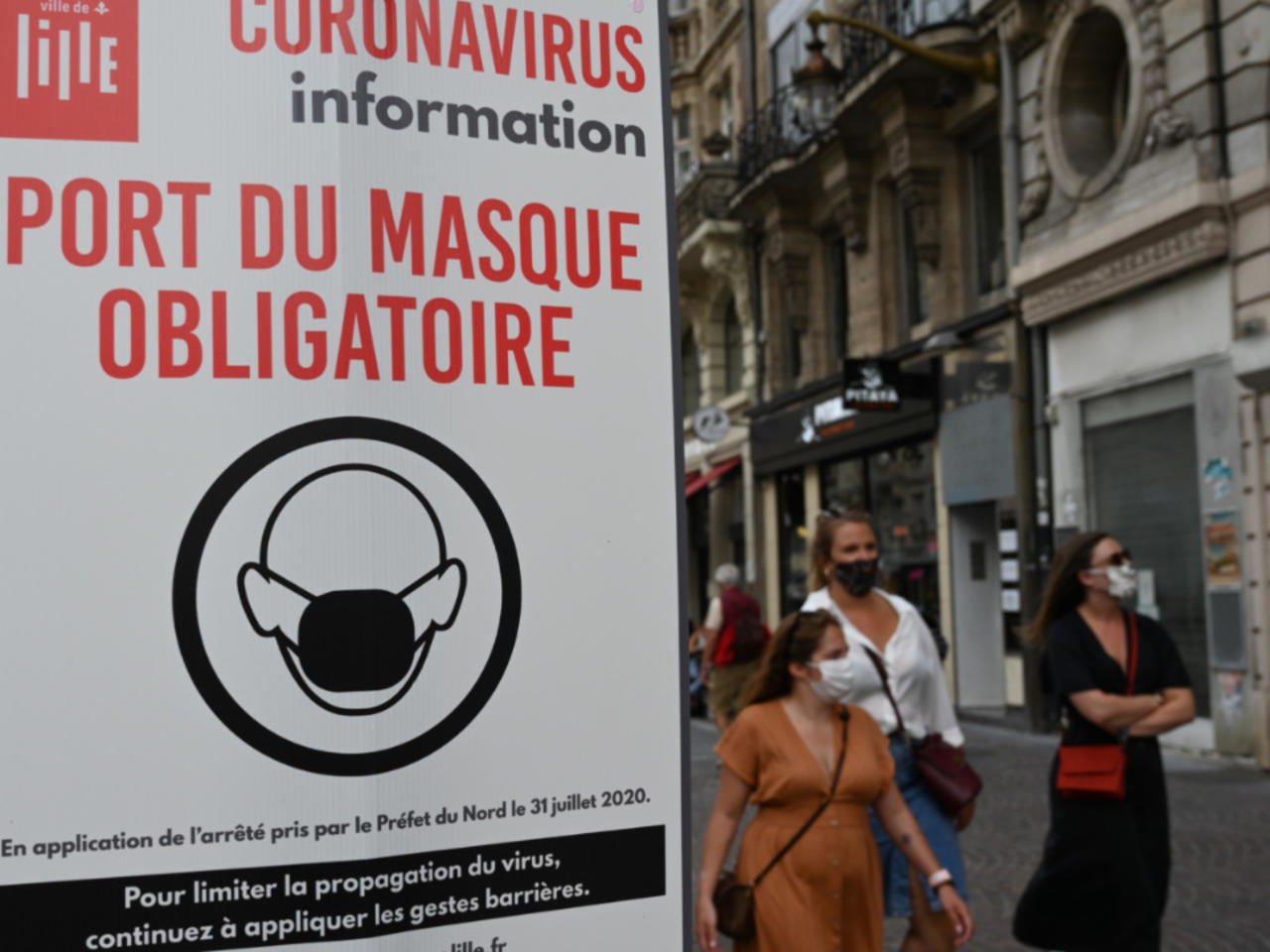 Francia obliga a llevar mascarillas para evitar la propagación del Covid - 19 / France 24