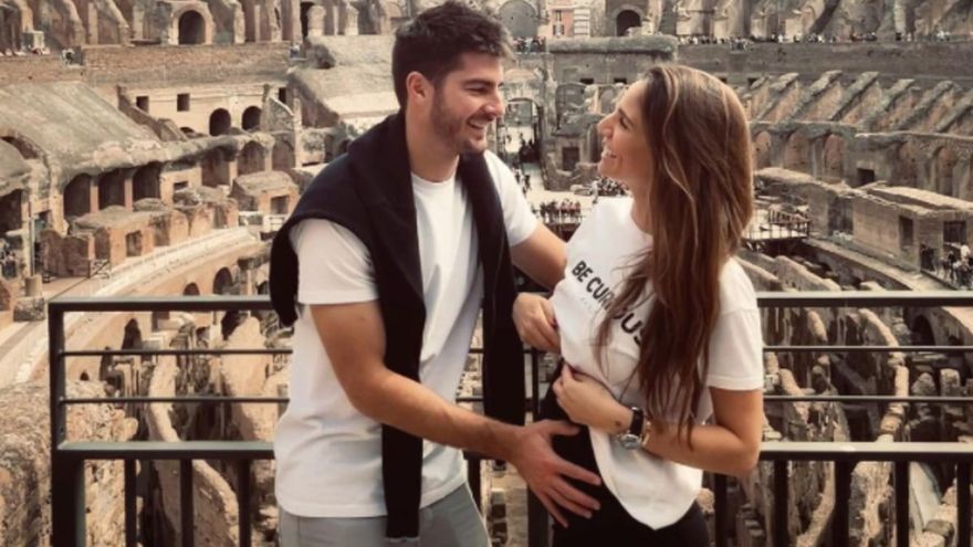 Lucía y Gonzalo posaron el el Coliseo de Roma y explicaron en la foto que el bebé que esperan tiene gastrosquisis / Instagram 
