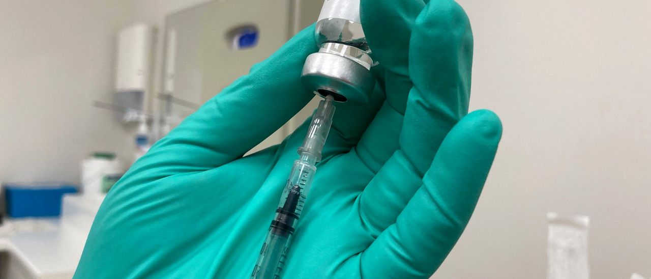 España intenta acelerar la vacunación de la población joven / LNE.es