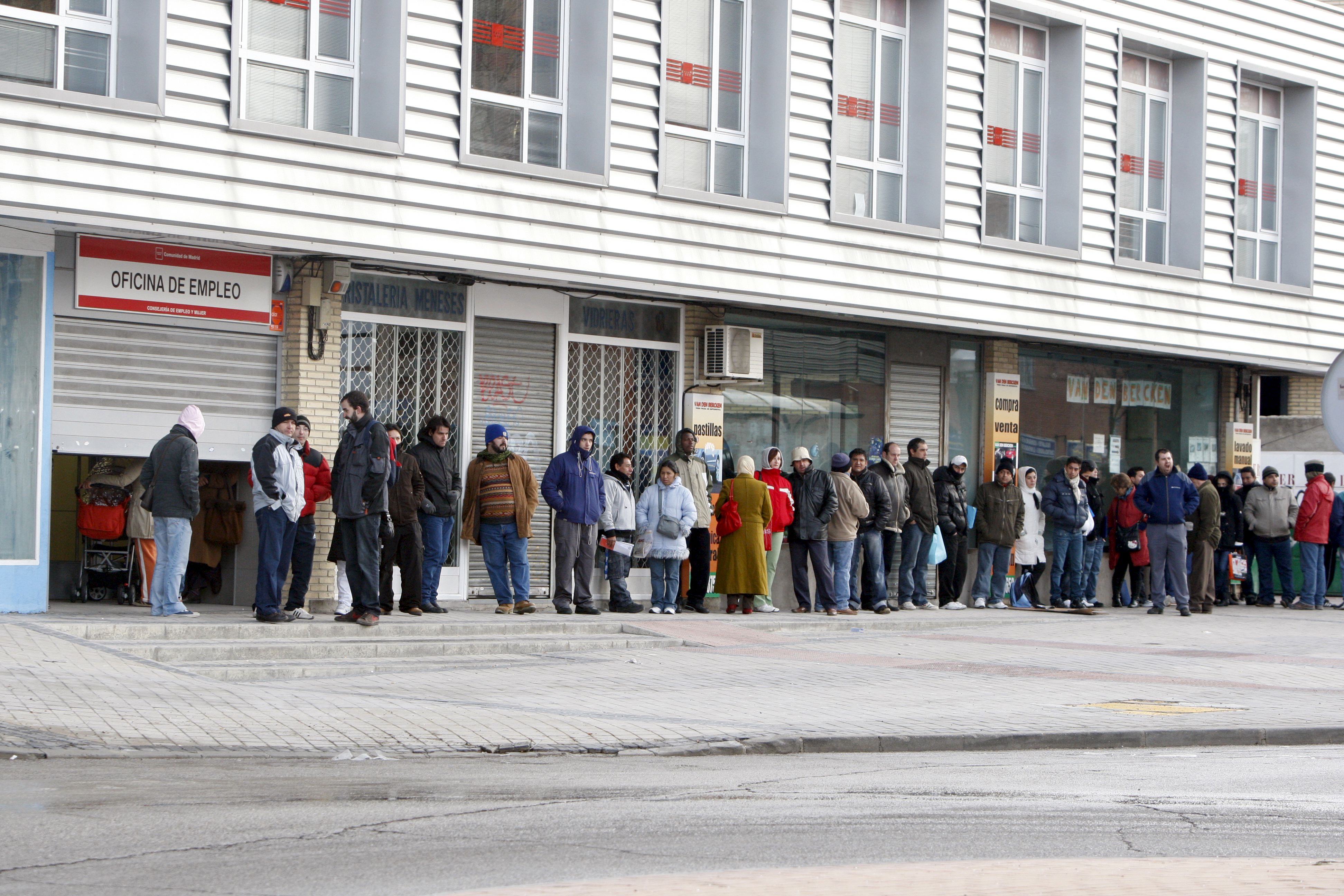 Los trabajadores despedidos en enero alcanzan las 200.000 personas / JL Pino (EFE)