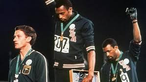 John Carlos y Tommie Smith haciendo el saludo del Black Power / Mundo Deportivo