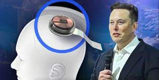 Elon Musk en la presentación del chip / Imagen de El Mundo