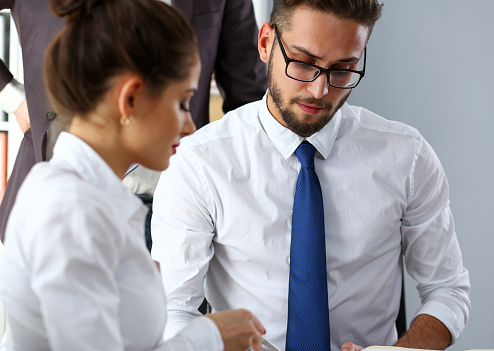 La resolución de conflictos laborales es muy útil cuando se trabaja en equipo / Hubspot