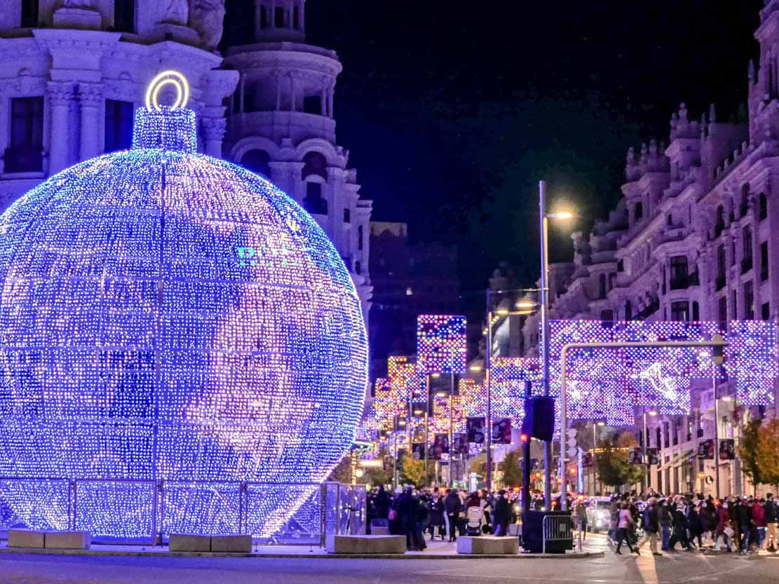 Las luces navideñas de Madrid o de cualquier ciudad también tienen un impacto negativo en el medio ambiente / Guías Viajar 