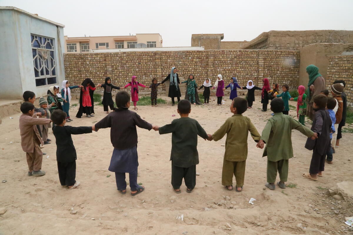 World Vision es la salvación de muchos niños afganos que viven día a día el conflicto / World Vision