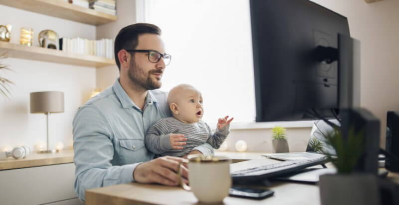 La línea entre la conciliación y el teletrabajo afecta a hombres y mujeres / Doiser 