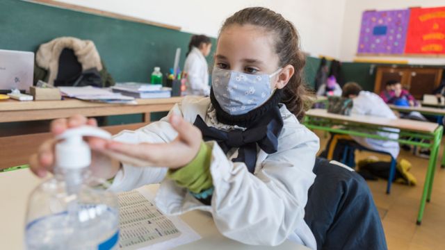 Los niños no quieren terminar confinados en sus casas / BBC 