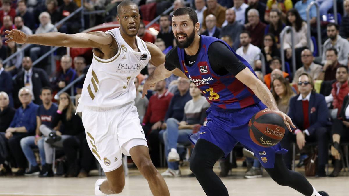 Mirotic defendido por el madridista Randolph / Andreu Dalmau EFE