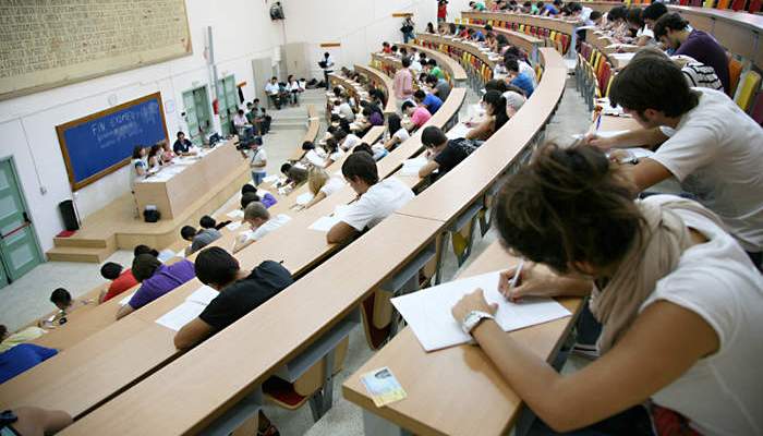 España debe bajar las tasas universitarias / Aprende Más 