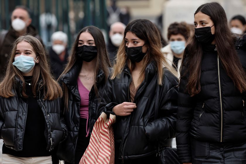 La mascarilla vuelve a ser obligatoria desde la semana pasada en exteriores / La Razón 