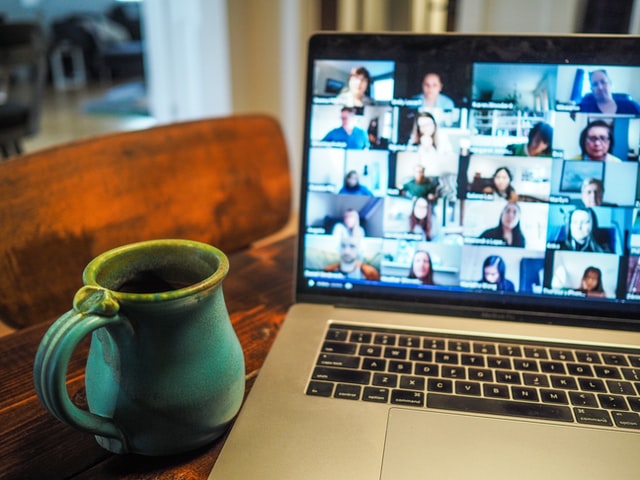 Imagen de una videollamada de estudio / Unsplash