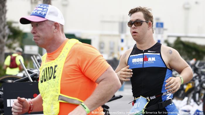 Chris Nikic durante el Ironman de Florida / Getty Images