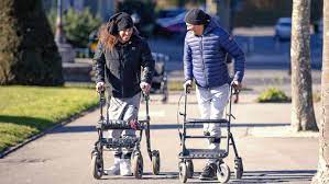 Parapléjicos logran andar a las horas de implantarles un sistema de  electrodos en la médula espinal