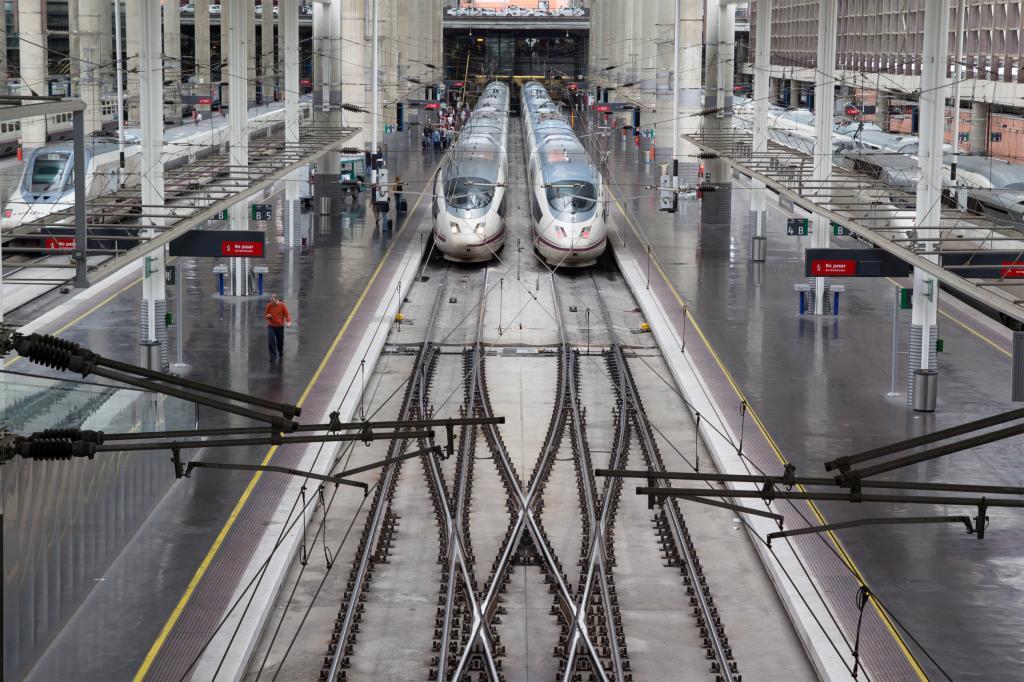 RENFE comenzará mañana los paros y continuarán hasta el Puente del Pilar / El Mundo 