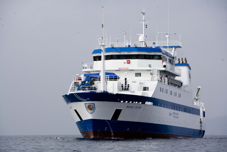 Buque oceanográfico 'Miguel Oliver' en el Golfo de Cádiz