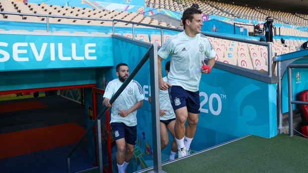 El conjunto de Luis Enrique se entrenó ayer en el césped de La Cartuja / ABC de Sevilla